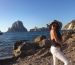 Pamer Punggung Mulus